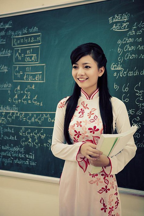 Hồng Anh đang học lớp CLC khoa Toán trường ĐHSP Hà Nội.